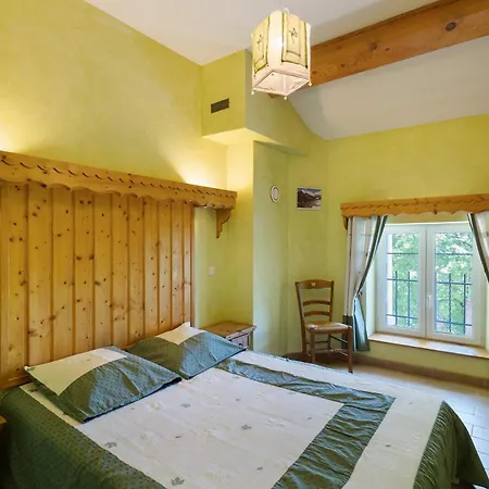 בית נופש Le Calmadou *